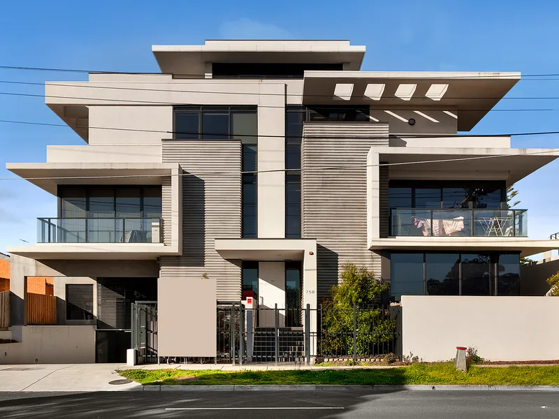 MODERN APARTMENT IN BOX HILL