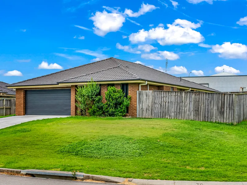 MODERN FAMILY HOME!!