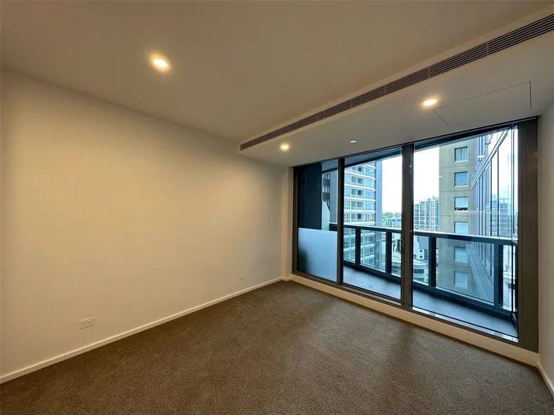 UNFURNISHED CHIC ONE BEDROOM APARTMENT LOCATED IN THE HEART OF SOUTHBANK