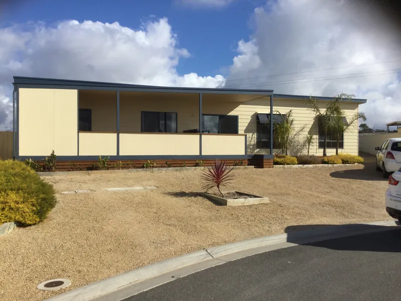 4 Bedroom 2 Bathrooms - Easy to maintain