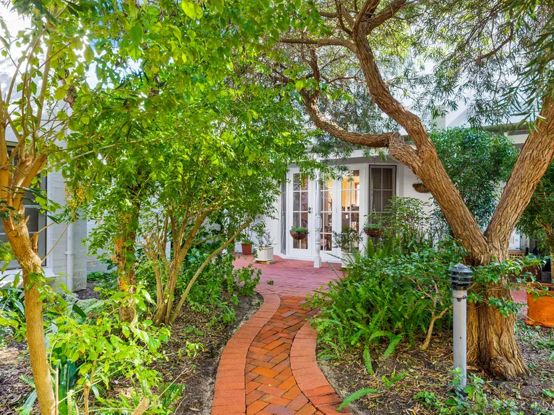 PEACEFUL PARKSIDE SANCTUARY