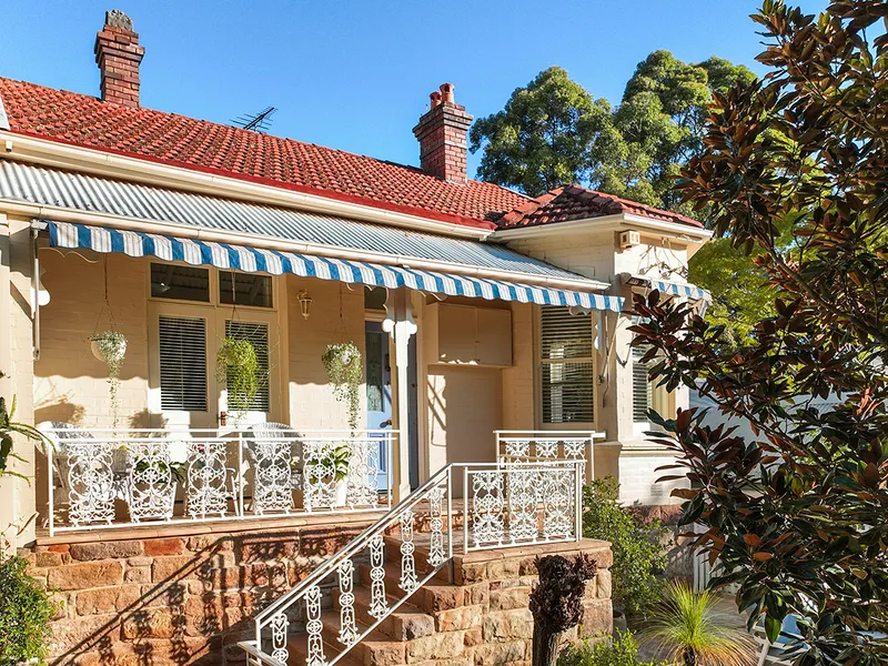 Elegant sun filled free standing Federation home in walk to everything location