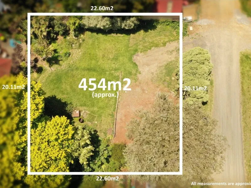 Land here to realise your dream! Quiet location with Views.