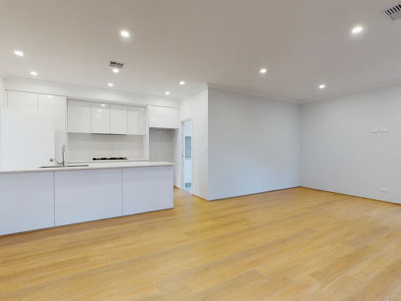 STUNNING HAMPTONS STYLE TOWNHOUSE - AMAZING COASTAL LOCATION