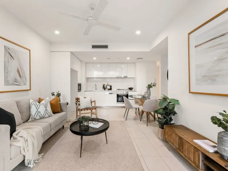 LEVEL 9 - LARGE 2 BEDROOM 2 BATHROOM APARTMENT