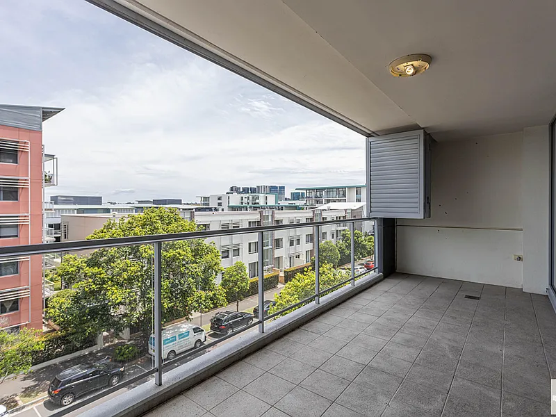 Modern Two Bedroom Apt with water views and heated indoor pool