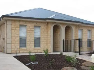 STUNNING 3 BED/ 2 BATH RESIDENCE!