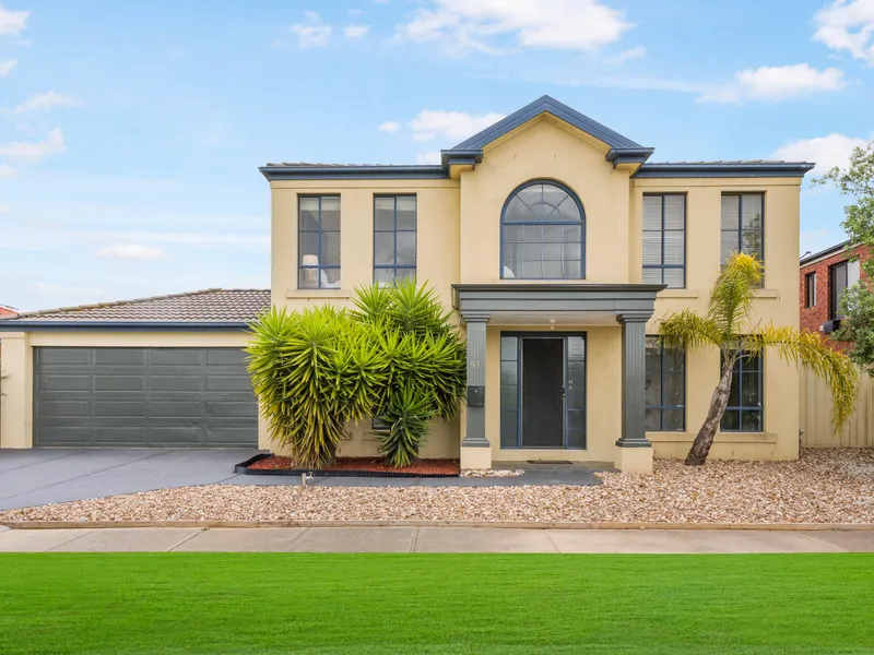 GORGEOUS FAMILY HOME IN THE WESTLAKE ESTATE