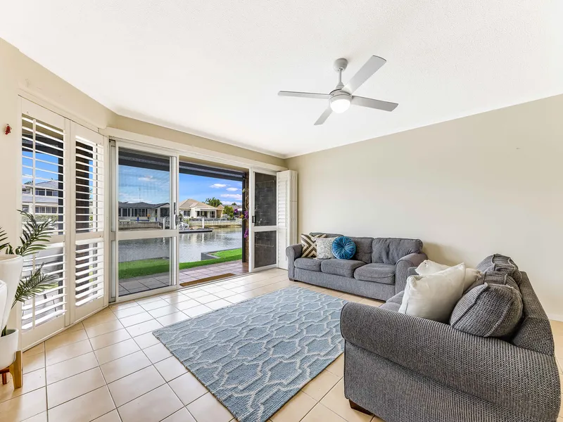 Highly desirable ground floor, waterfront apartment with a phenomenal 137m2 floor plan