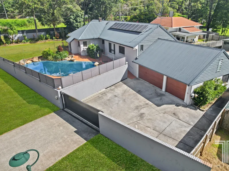 Spacious Family Retreat with Separate Granny Flat