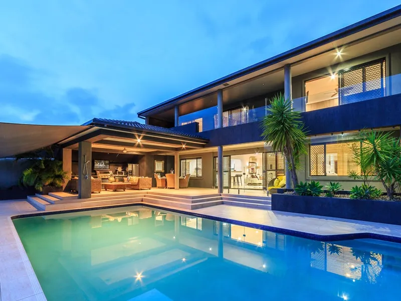 Isle Of Capri Entertainer