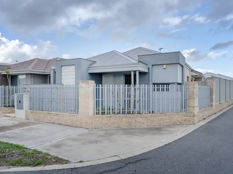 Gorgeous home in beachside Golden Bay!