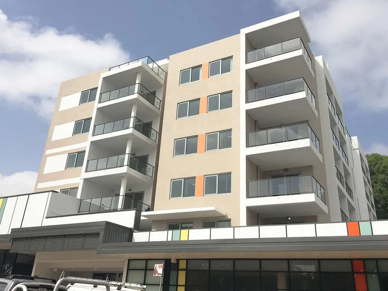 2 Bedroom apartment close to train station walking distance to Train Station.