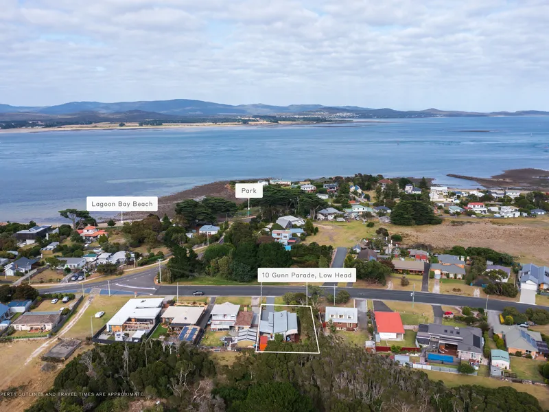 Fantastic beach house or residence within easy walk to beaches and park