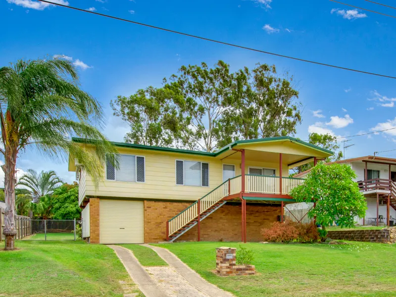 PRESENTED TO PLEASE... SOUGHT AFTER AREA... SIDE ACCESS