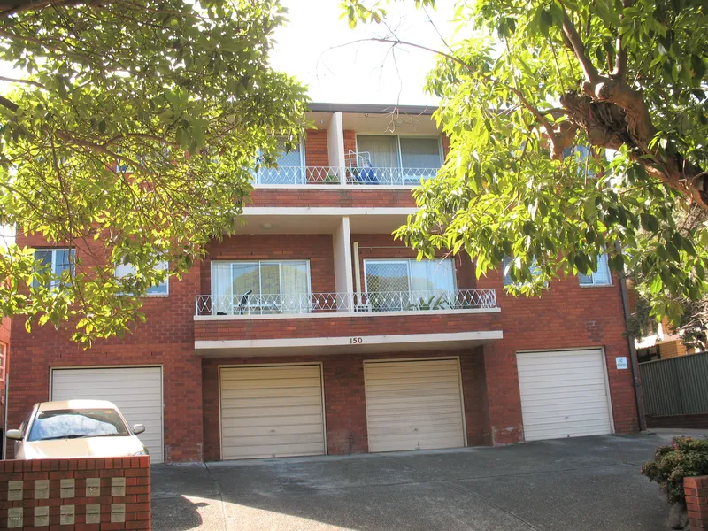 Walk To Kogarah Train Station- Huge Garage
