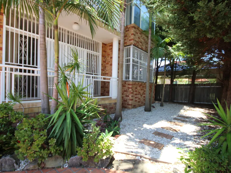 Large 3 Bedroom Whole Floor Duplex