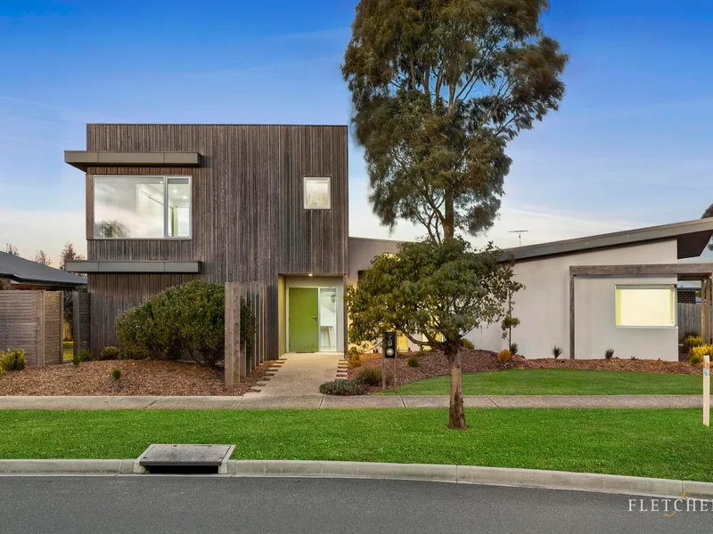 Contemporary Coastal Lifestyle Awaits!