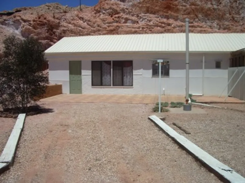 3 bedroom semi dugout, ideal investment or first home!