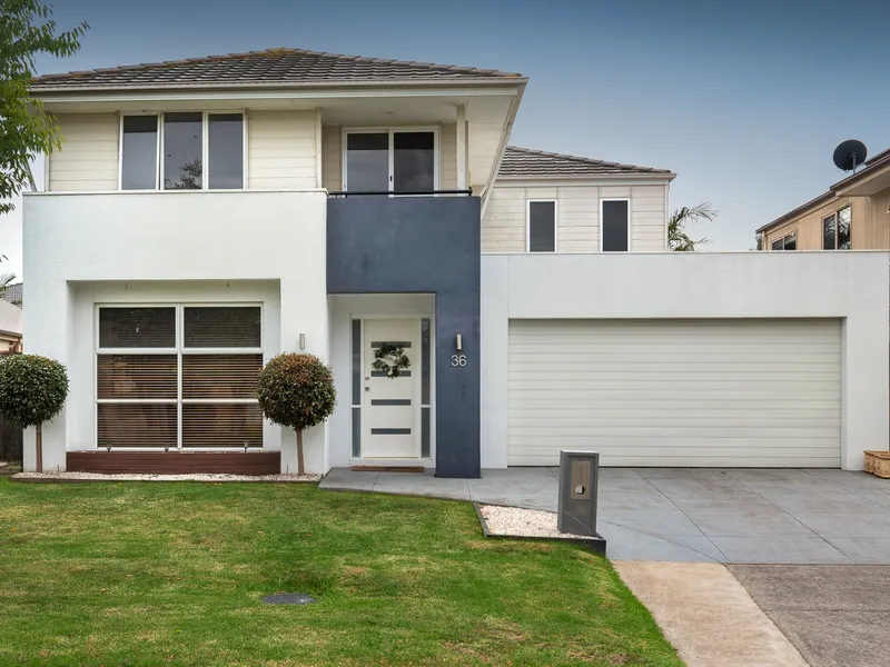 Luxurious entertainer in lakeside location
