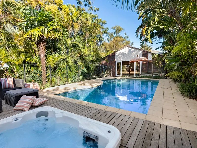 Perfectly peaceful tropical family oasis