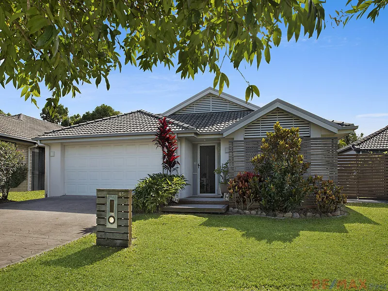 PRIVATE AND PEACEFUL ON 596 m2 BLOCK!