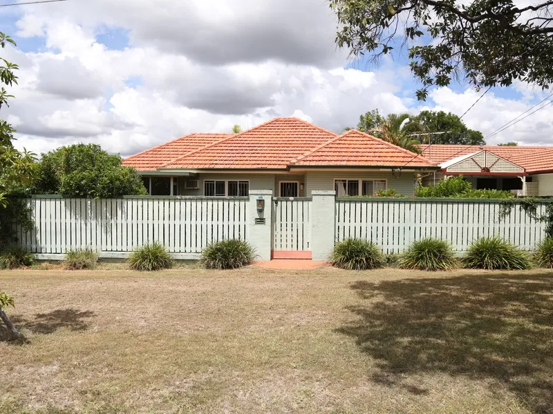Calm Coorparoo Charm Meets Convenient Space 