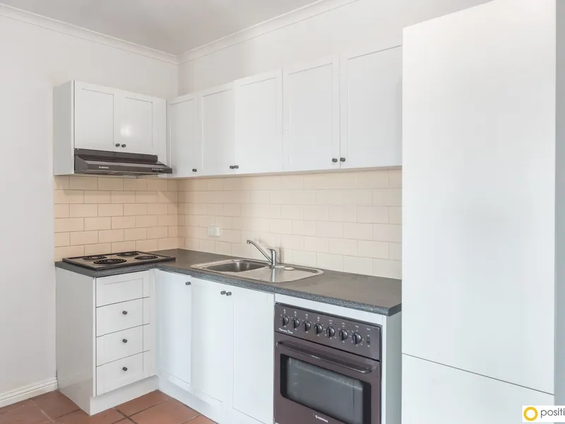 RECENTLY RENOVATED INNER CITY ONE BEDDER WITH GREAT VIEWS!
