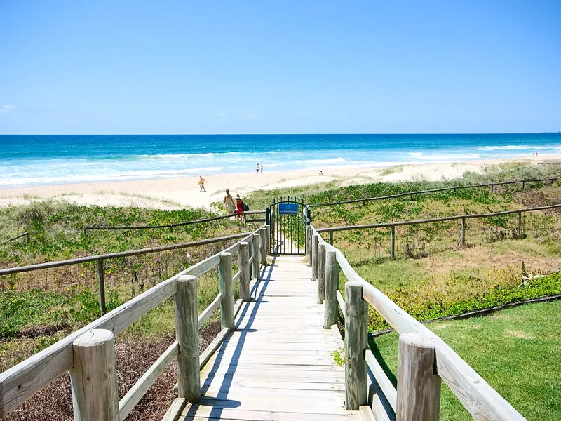 BREAKERS NORTH - FULLY FURNISHED BEACHFRONT UNIT