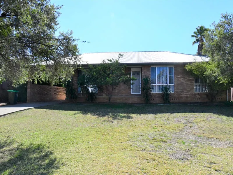 QUALITY 3 BEDROOM BRICK IN EXCELLENT LOCATION!