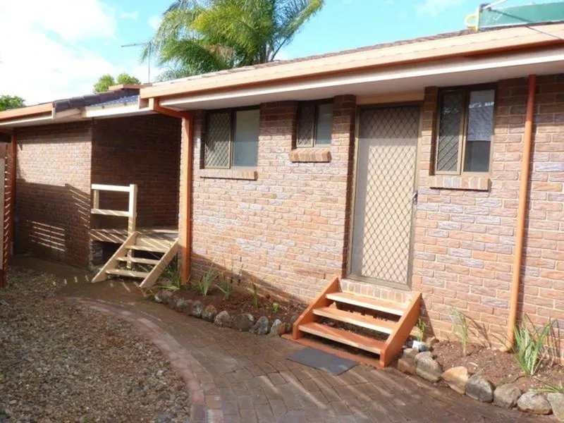 3 BEDROOM BRICK & TILE HOUSE
