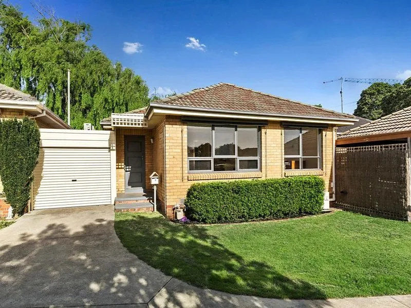 FABULOUS UNIT CLOSE TO BEACH AND SHOPS