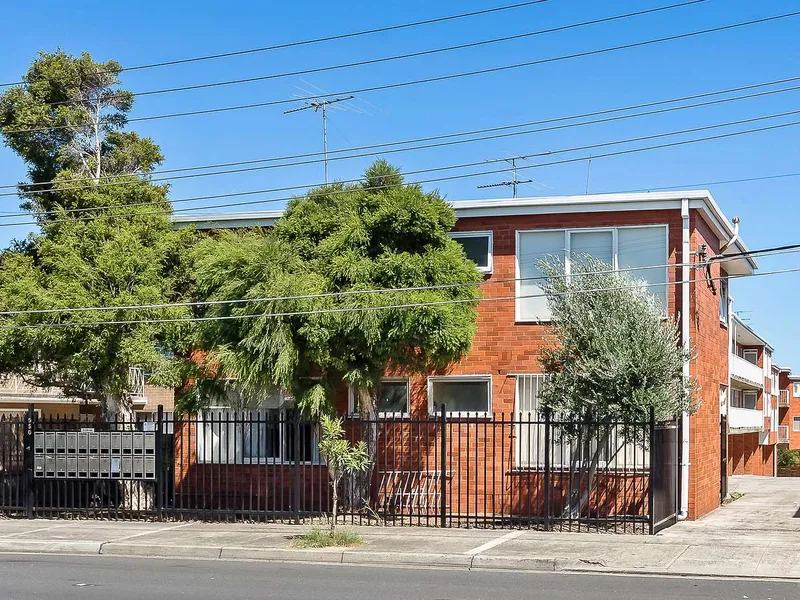 Bright One Bedroom Apartment- water bill included in price