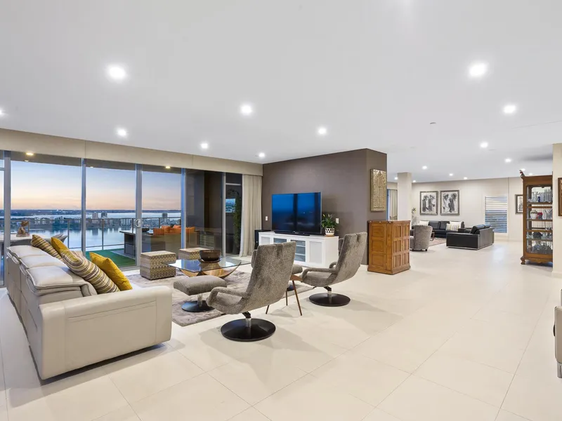 FULL FLOOR PENTHOUSE WITH SPECTACULAR VIEWS