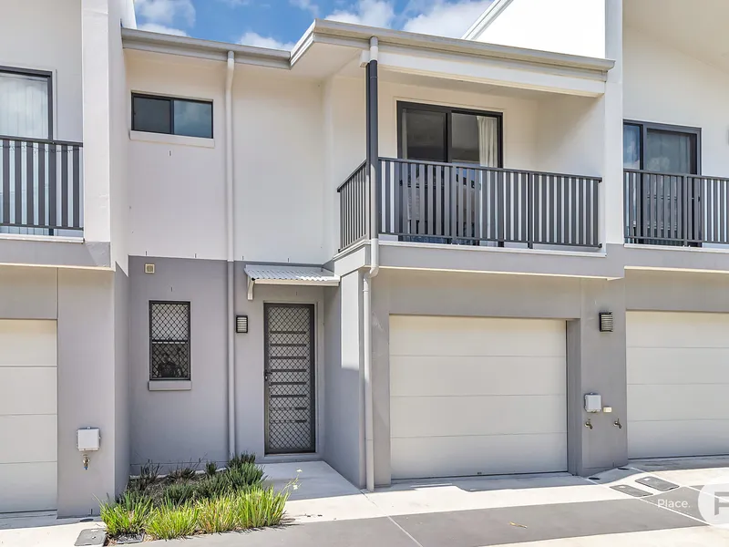 Easy-care modern living close to schools and shops