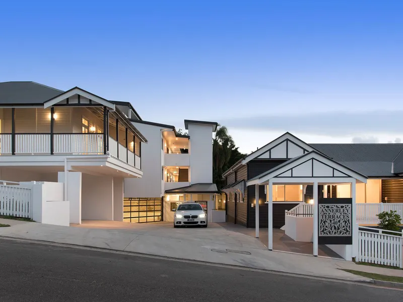 MODERN APARTMENT; 2 CAR SPACES; MOVE IN BEFORE CHRISTMAS