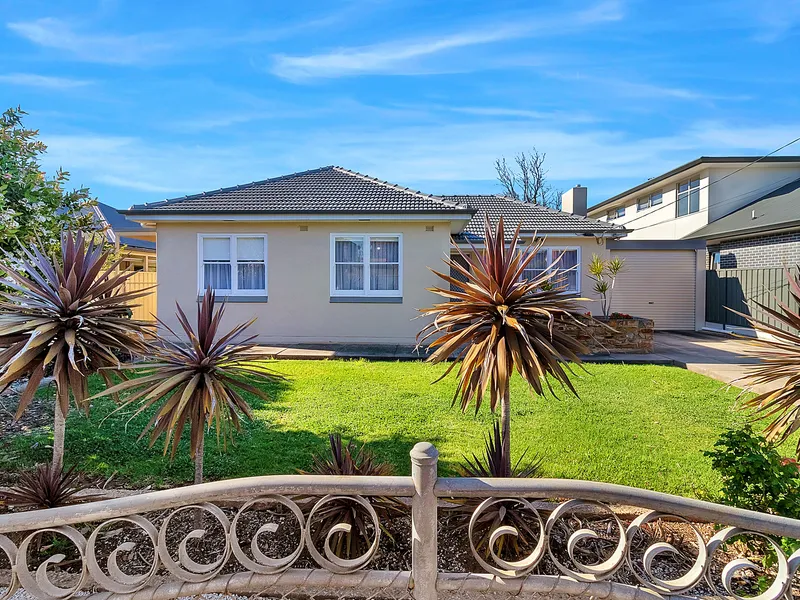 Attractive Home - Updated Kitchen & Bathroom - Fabulous Rear Undercover Area & Large Garage - Adj Walkerville & Vale Park