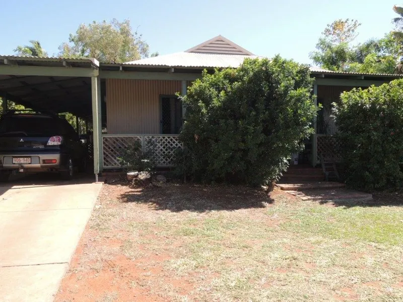 LAKESIDE FAMILY HOME