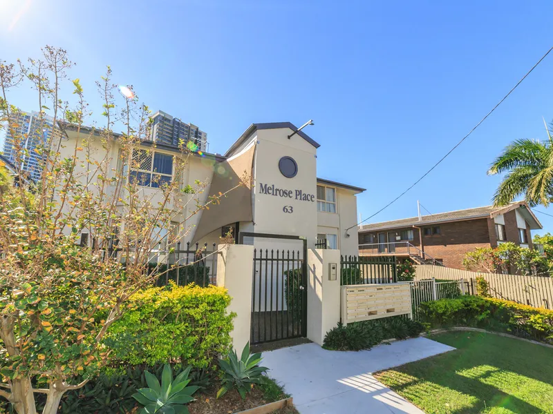 Inner city living, Walk to the Light Rail and Broadwater