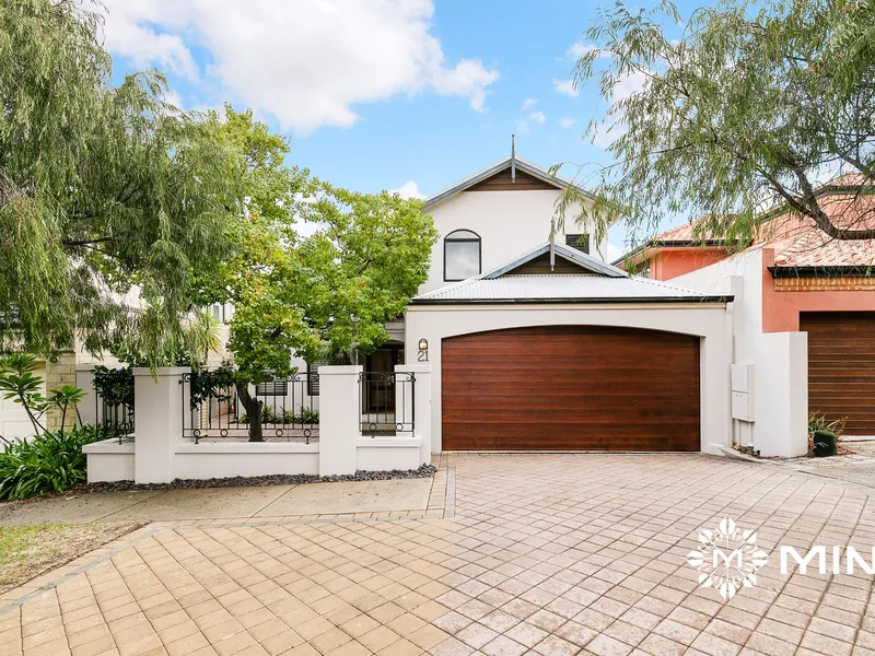 LOVE THE LIFESTYLE LIVE THE DREAM