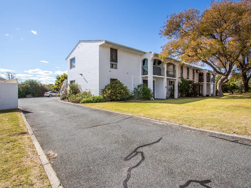 STUNNING TWO-BEDROOM APARTMENT 