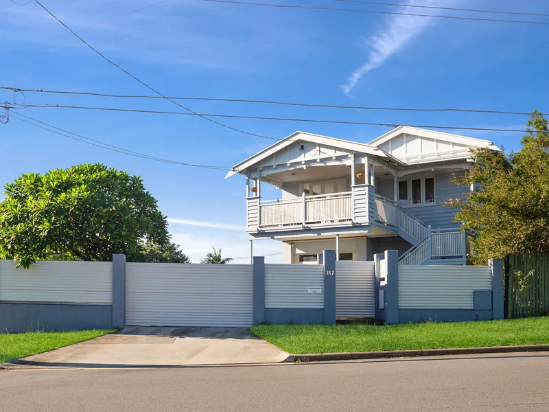 City Views, Queenslander Charm and Character!
