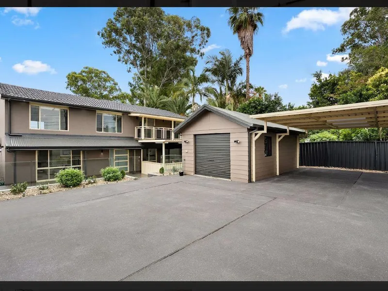 6 Bedroom Newley Renovated Home that has all the features any family needs.