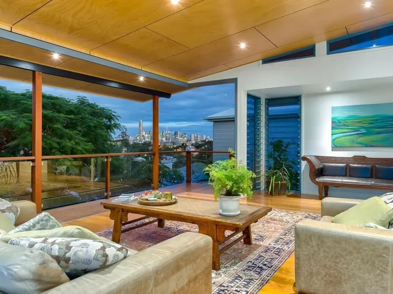 Luxuriously Chic With Amazing City Views!