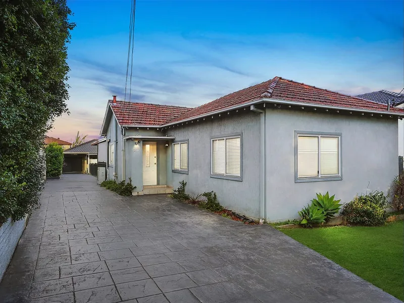 House 3 Bedroom For Lease