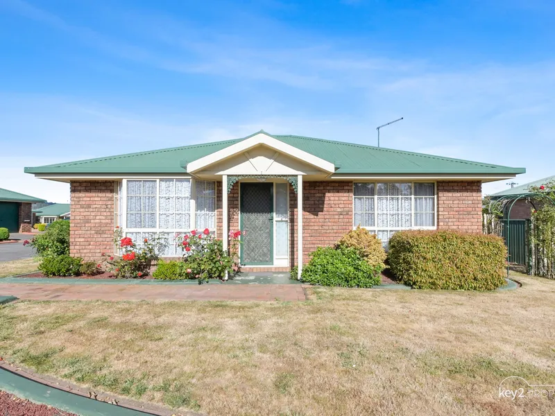 Low Maintenance Living in a Convenient Location!