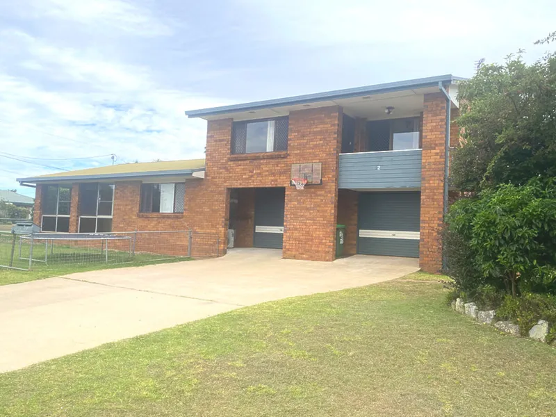 2 BEDROOM HIGHSET BRICK UNIT IN A QUIET DARLING HEIGHTS LOCATION