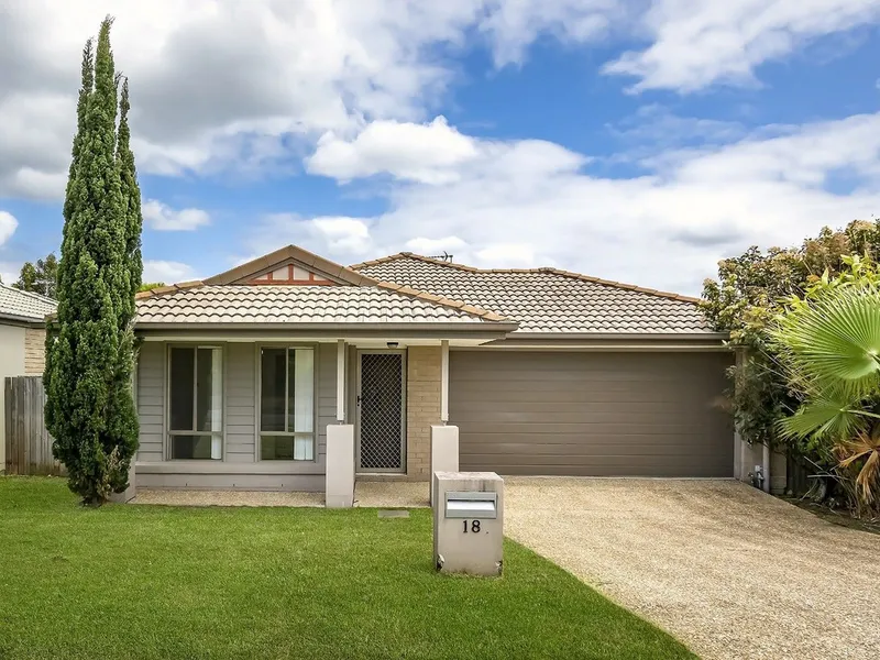 All You Could Need - Three Bedroom Modern Home With Yard - Pimpama