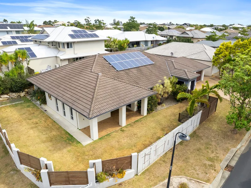 Urgent Opportunity! Exquisite 5-Bedroom Executive Home in Highly Sought-After North Lakes