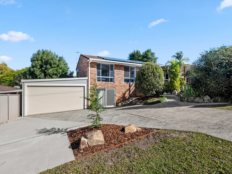 Effortless Living In A Family Friendly Neighbourhood!